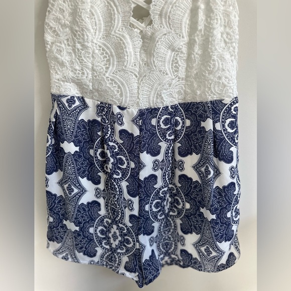 ❤️ Charlotte Russe Ladies Lace One Piece Romper White and Blue Small - Picture 6 of 7